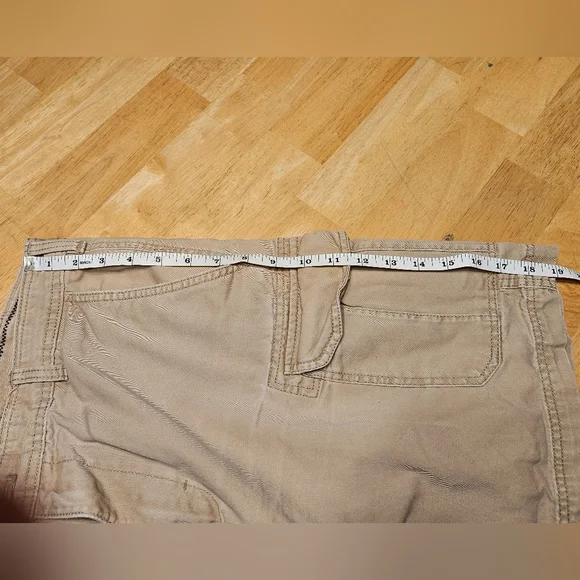 IZOD Men's Khaki Cargo Shorts, Size 32 - Picture 5 of 8